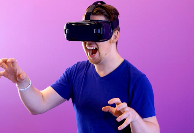 The man experience with virtual reality headset